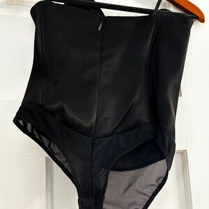 Bustier black satin